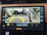 360&deg;サラウンドカメラ】全周囲のカメラを繋ぎ合わせ上からのアングルを画面上に映し出します。見やすい為バックも安全に運転できます。