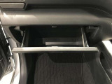 グローブボックス。