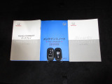 カギをバッグやポケットに入れたままでもドアロックの開閉やエンジン始動ができる『スマートキー』付き!暗くなってもキー穴を捜す必要が無くとっても便利ですから人気の装備です!