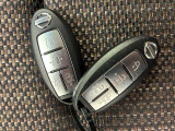 今の時代当たり前のようになってきたスマートキー、ポケットやカバンの中に入れておくだけでドアロックの開閉やエンジンスタートが簡単にできちゃいます。