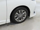 装着タイヤサイズは、225/60R18です。純正アルミホイールを装着しております。