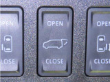 パワーバックドアを装備しております。