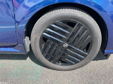 205/50R17インチタイヤ&アルミホイルが装着されています。