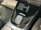 ゆったりとしたトランクルームでございます。たくさんのお荷物の車載が可能でございます。