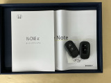 メンテナンスノート【点検整備記録簿・保証書】、取説も揃ってます。スマートキーはバッグなどにしまったままボタン操作でメイン電源のON/OFFができて便利に使えます