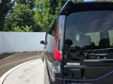 後続車からの視認性に配慮したテールライトを装備しています。