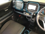運転席は運転に集中出来るようなデザインになっており、操作のボタンも押しやすい位置にあります。