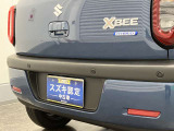 【後退時ブレーキサポート】リヤバンパーに4つの超音波センサーを内蔵し、車両後方にある障害物を検知。透明なガラスなども検知でき、コンビニの駐車場などでの衝突回避をサポートします。