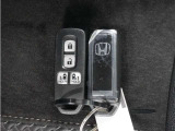 ◆スマートキー◆カギをバッグやポケットに入れたままでもドアロックの開閉ができる『スマートキー』付き!雨天や暗くなってもカギを取り出す必要がなくドアの開錠&エンジンも始動できます