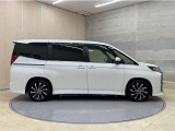 「中古車ハイブリッド保証」付き。ハイブリット機構を無償で保証します。保証期間は初度登録年月から10年目まで、または3年間の長い方。但し累計走行距離が20万km以内。