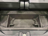 ラゲージの底には、大容量の収納ができる深底ラゲージアンダーボックス。小物のキャンプ道具の収納に大活躍!
