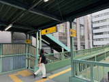 御堂筋江坂駅歩道橋を南東側に降りていただき