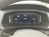 走行中に様々な情報をお好みに合わせて表示できるデジタルメータークラスターです!