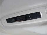 後席用エアコンの操作パネルも装備されており、快適なドライブをお楽しみいただけます。