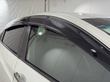 ★ドアバイザー★雨天時に窓を開けても濡れにくく車内に雨が入り込むのを防ぎながら換気ができます(^^♪