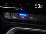 【シートベンチレーション】シートに取り付けられたファンでシート表面の空気を吸い込み、シートの表面を換気します。