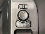 キーフリー連動で施錠時に格納します。降車の直前まで後方確認ができ、閉じ忘れも防げます。