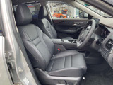 適度なホールド感と快適な座り心地の運転席シートまわり!