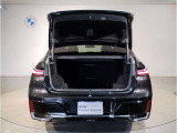 【トランクルーム】十分な容量を確保したトランクルーム。環境へ配慮したスペアタイヤ非搭載のBMW。その分、トランクスペースを有効活用できる様にしてあります。