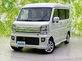端正なフロントマスクと角を抑えた車体の組み合わせが、親しみやすく洗練された印象を演出。明るいボディカラーも相まって、街中でもすっきりとした存在感を感じていただけます。