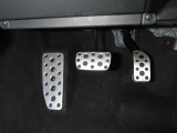 スポーティーな雰囲気を演出してくれるアルミブレーキパッドを装備しています!!