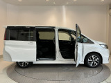 車が大好きなスタッフが心をこめて接客いたします。お客様一人一人のお車に対する思いや気持ちをうかがい、充実した時間が過ごせるよう努めます。