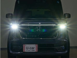 LEDヘッドライト(オートハイビーム機能付)が搭載されており、遠くまで明るく均一に照らし、高速道路等での安心感が向上しております。