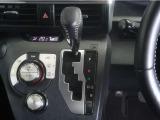 無段変速機(CVT)を搭載。有段変速機に存在する「変速ショック」が無いので、スムーズなアクセル操作が可能です♪