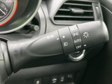 シンプルな操作で、安全な走行をサポート。視認性の高い表示で、周囲の車にも自分の意思を伝えやすく、安心感があります。