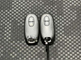【スマートキー】ドアの開閉時鍵を探さなくても簡単にドアの開閉することが出来ます、また、エンジン始動も車内にスマートキーがあれば簡単に始動することが出来ます
