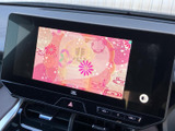 テレビ映像を表示でき、停車中の待ち時間などに番組を視聴して過ごせます。画面上で映像を確認できるため、車内での休憩時間をより心地よく活用したい方にもおすすめです。