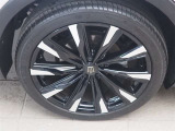 純正ホイールです!車もオシャレは足元からです。