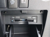 ETC車載器は、ビルトインタイプですっきり収納され、見た目も使い勝手も満足のアイテムです。