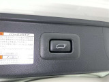 【パワーバックドア】ボタン一つでテールゲートが自動で開閉します。
