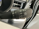 【オートライト】周囲の明るさを検知してヘッドライトを自動で点灯・消灯。トンネルが続く道など、手動で点けたり消したりの煩わしさが解消します☆