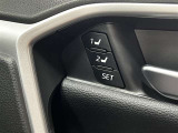 運転席には2人分のシート位置のメモリーが可能!