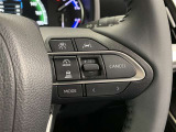 レーダークルーズコントロール(車速追従機能)付きです。車速に応じて追従支援してくれるので、ロングドライブも快適です。詳細は販売店スタッフまでおたずねください。