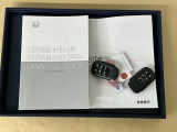 メンテナンスノート【点検整備記録簿・保証書】、取説も揃ってます。スマートキーはバッグなどにしまったままボタン操作でエンジン始動・停止やハイブリッドシステムの起動や停止ができて大変便利です