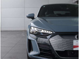 ■100項目に及ぶ点検■Audiでは独自の基準をクリアした車だけを認めています。全ての条件を満たした車だけが、認定資格を持つテクニシャンの手による100項目にも及ぶ点検・整備を受け、お客様のもとへ届けられます。