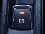 【電動パーキングブレーキスイッチ】停車中や駐車時に使用するブレーキで後輪が固定されます。