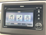 使いやすいインターフェースで、スムーズな操作が可能です。快適なドライブをサポートする機能が充実しています。