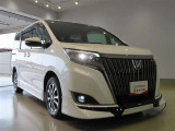 LEDヘッドライトです。デザイン性がよくとても明るいので、夜間の走行や悪天候でも安心です。しかも長寿命!