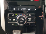 設定した温度をしっかりキープしてくれるオートエアコンで車内はいつでも快適です。