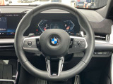 ステアリングに配置しているスイッチで、オーディオのボリュームやラジオの選局が出来ます。ハンドルを離すことなく、快適にオーディオを操作できます。