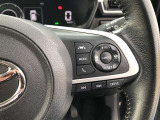 【ステアリングスイッチ】右です。ステアリングから手を離さず、運転に集中したまま手元でレーダークルーズコントロールの操作などができます。