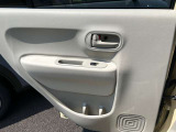 ☆お車についた傷やヘコミ、事故の修理もハヤシにお任せください。自社鈑金工場で修理ができますの安心です☆