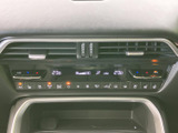 停車時に、テレビ番組を視聴可能。お子様連れのお出かけの際にも、退屈させません。安全に配慮した設計です。