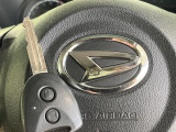 【キーレス】少し離れた場所からでもボタン一つでドアの開錠・施錠ができるのでとっても便利!ドアの鍵穴周りに傷をつけることもありません♪