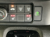 【シートヒーター】雨の日や冷えた車内でも、シートの座面をやさしく温め快適な運転をサポート。