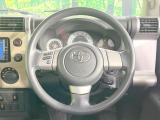 インテリアに合わせたデザインのステアリングは、運転される方のことも考え、運転しやすい形状、大きさです。是非一度、実際に触ってお確かめください。